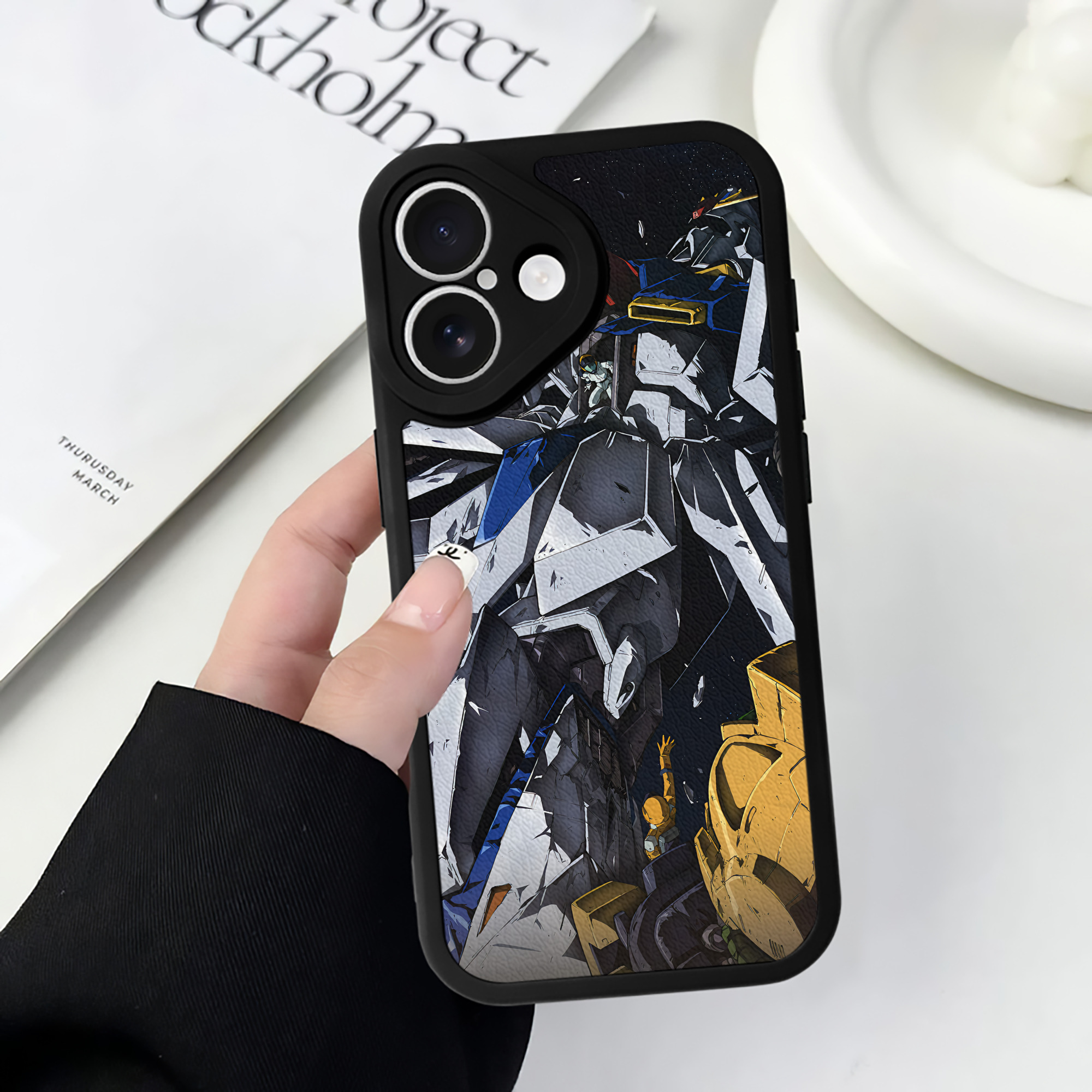 （画像用） 機動戦士ガンダム Mobile Suit Gundam 【iPhone 16シリーズ対応】シリコンスマホケース（レザー調） 材質：シリコン